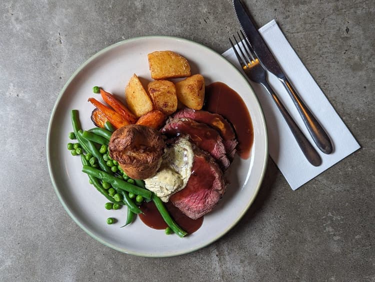 Sunday $28 Roast | Happy Hour Drinks & Specials
