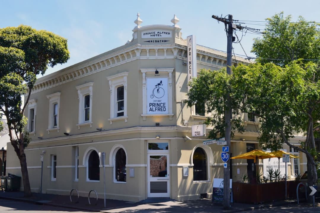 Top 5 Happy Hours in Port Melbourne | Happy Hour Drinks & Specials