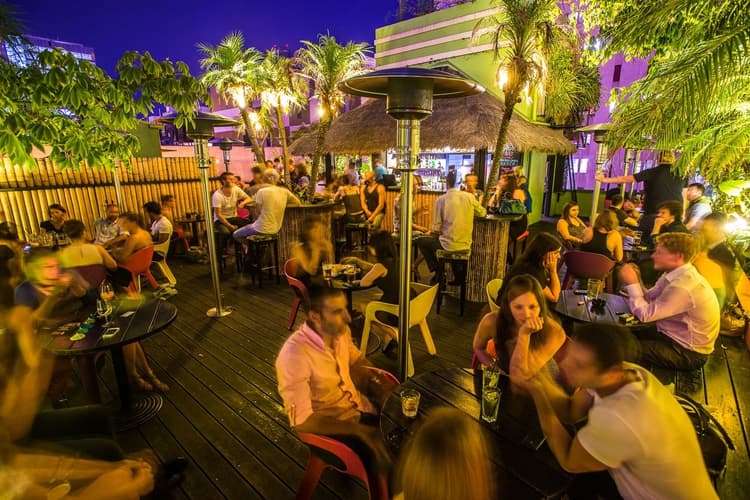 $20 Burger | Happy Hour Drinks & Specials