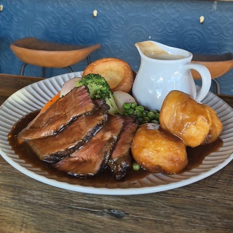 $30 Sunday Roast | Happy Hour Drinks & Specials