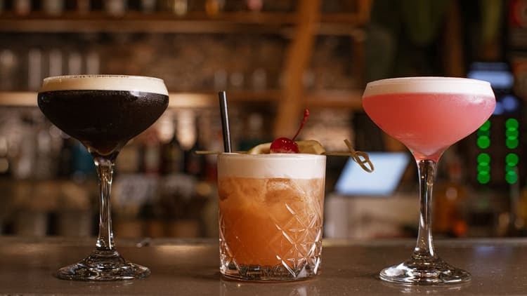 Cocktail Golden Hour | Happy Hour Drinks & Specials