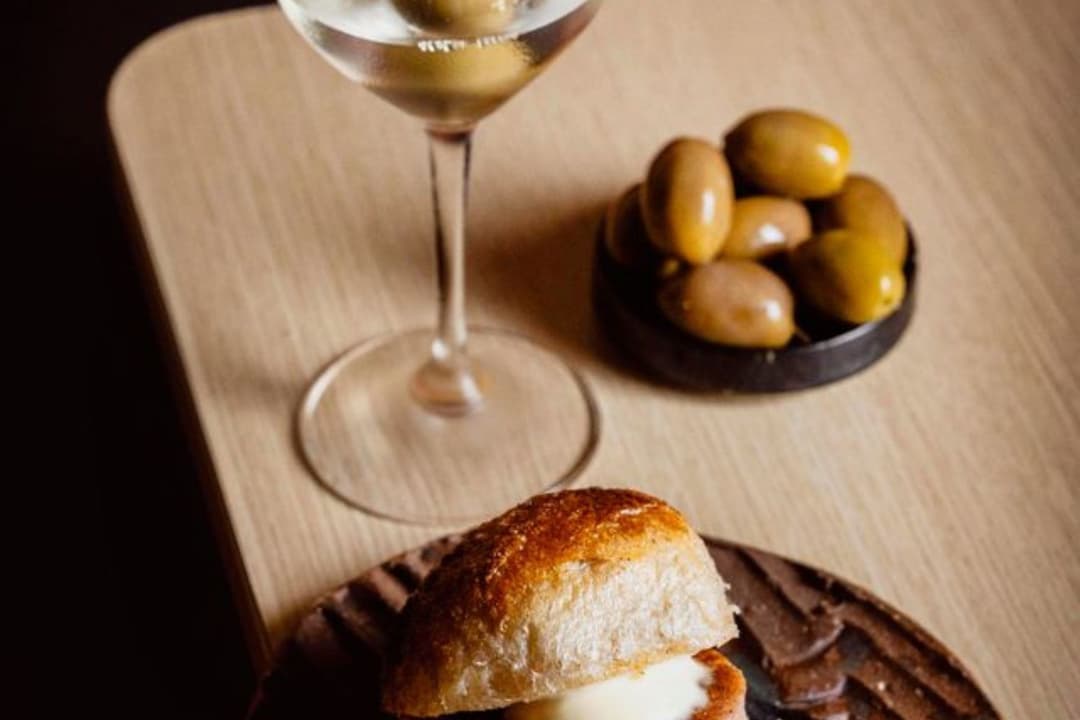 Top 10 Bar Food Specials Surry Hills | Happy Hour Drinks & Specials