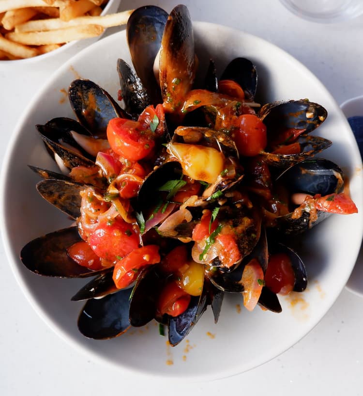 Thursday $25 Mussels | Happy Hour Drinks & Specials