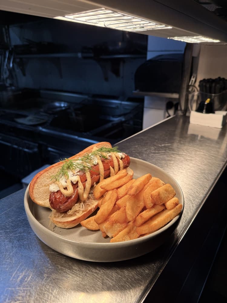 Burger & Dog Night | Happy Hour Drinks & Specials
